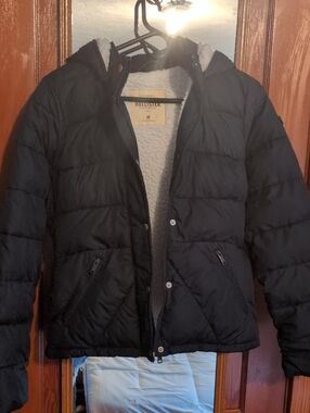 Hollister Black Quilted Puffer Jacket with Sherpa Hood Lining